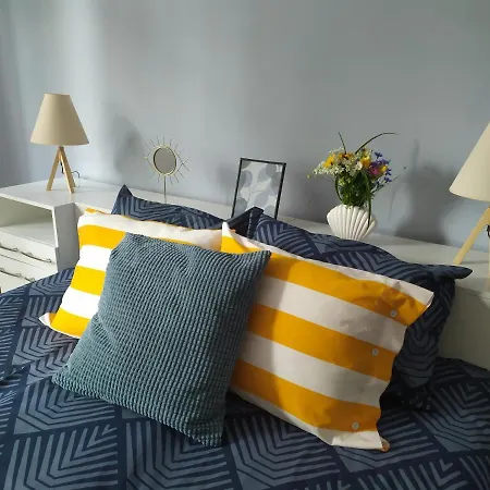 Into The Blue, 4 Guests, 5 Min Away From The