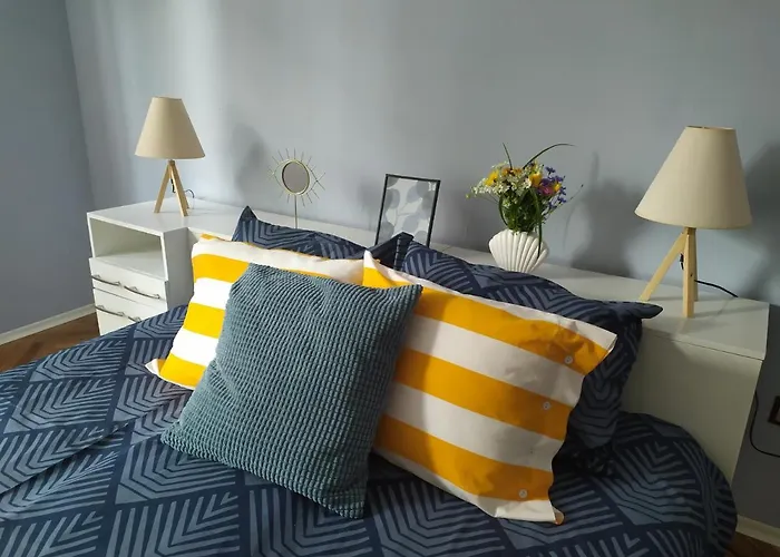 Into The Blue, 4 Guests, 5 Min Away From The