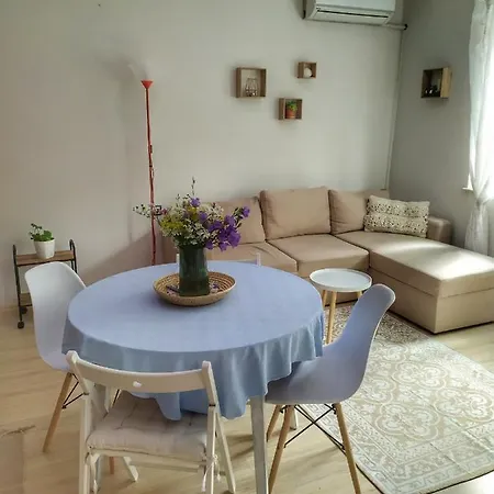 Into The Blue, 4 Guests, 5 Min Away From The Apartment *